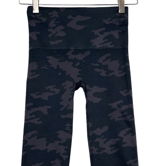 Spanx Look at Me Now Seamless Legging Sz S Black Camo High Waist Shaping Pull On - Picture 8 of 9